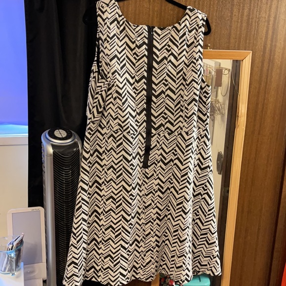 Plus size black and white skater dress - Picture 2 of 3